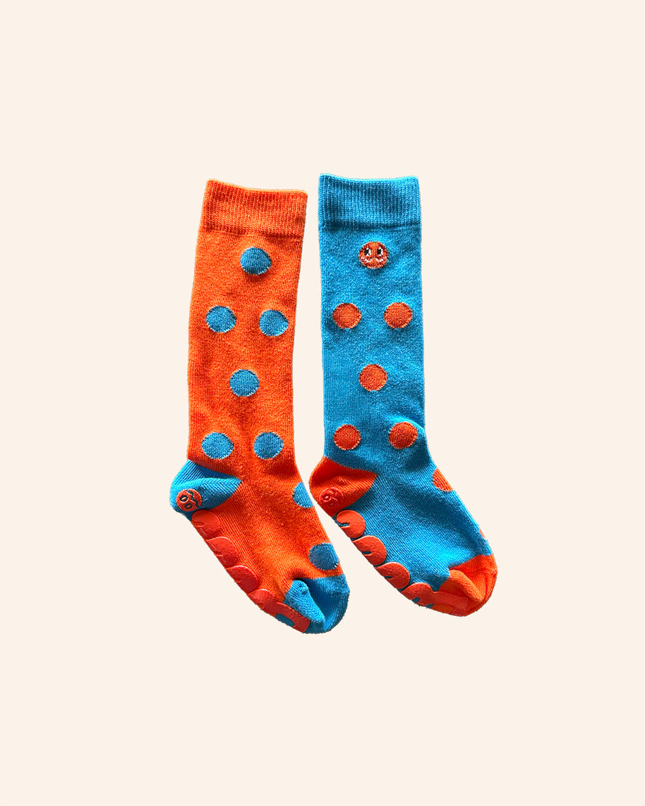 back view kids orange and blue mismatched polka dot knee high socks stretch cotton blend brrr kidswear